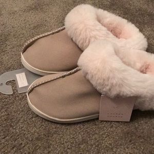 LC Lauren Conrad Fluffy Slippers